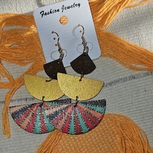 Fashion Jewelry Gold and Black Fan Earrings